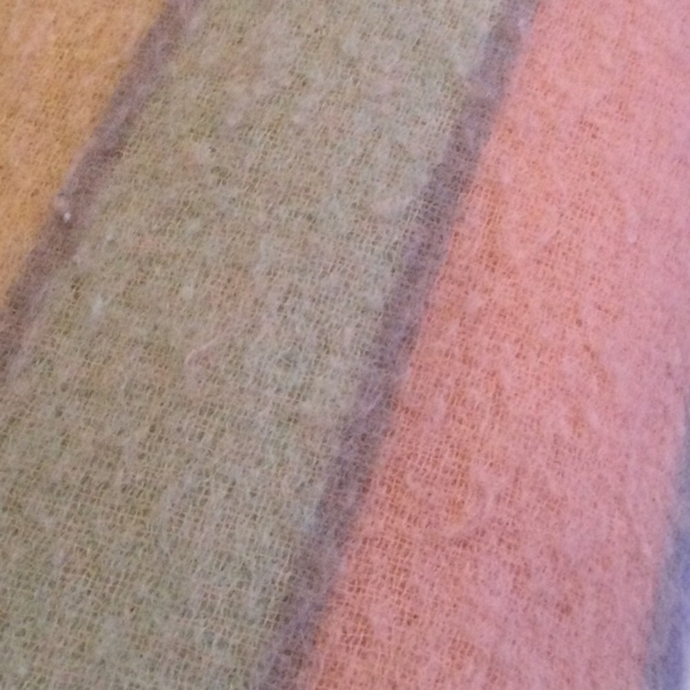 Wool blend throw - Picture 4 of 5